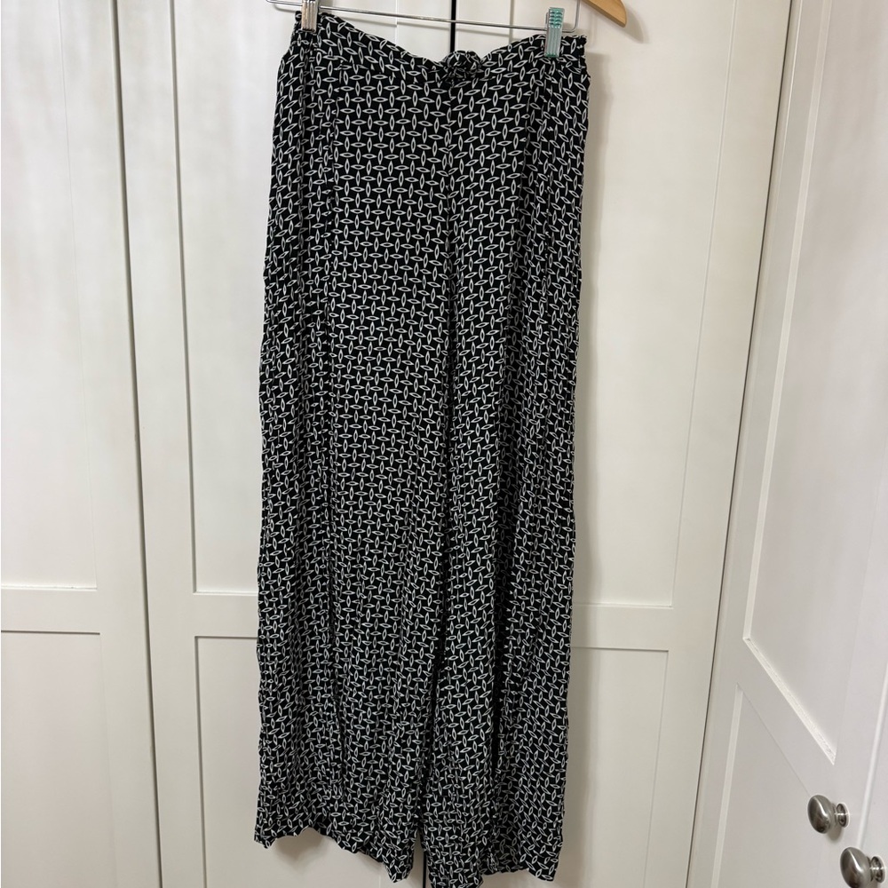 Elegant Black and White Patterned Skirt